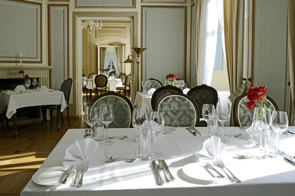 Dwor Kombornia Hotel&Spa Экстерьер фото