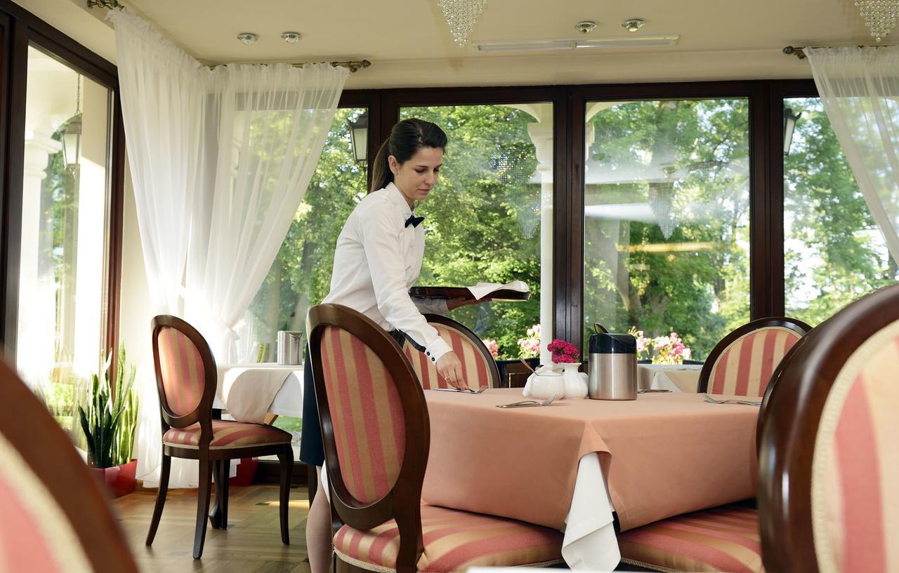 Dwor Kombornia Hotel&Spa Экстерьер фото