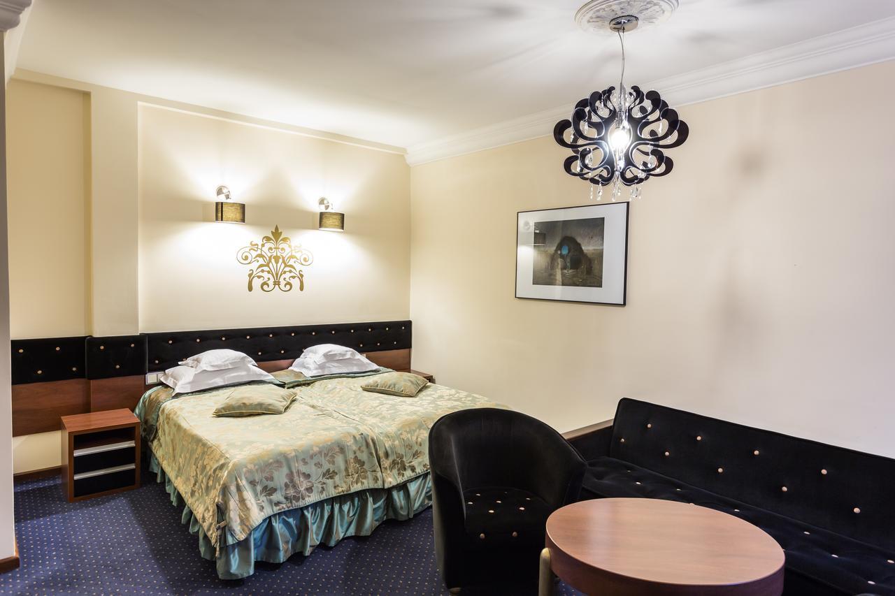 Dwor Kombornia Hotel&Spa Экстерьер фото