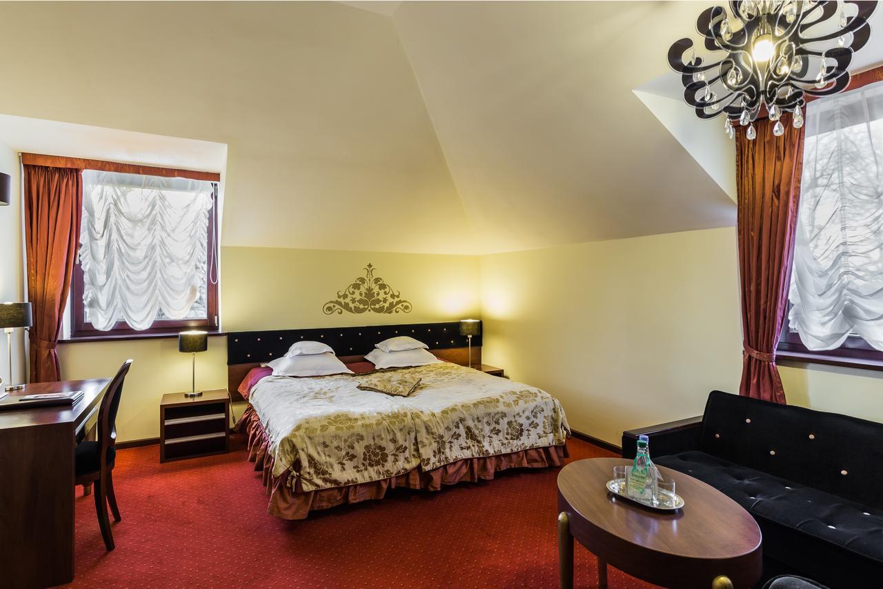 Dwor Kombornia Hotel&Spa Экстерьер фото