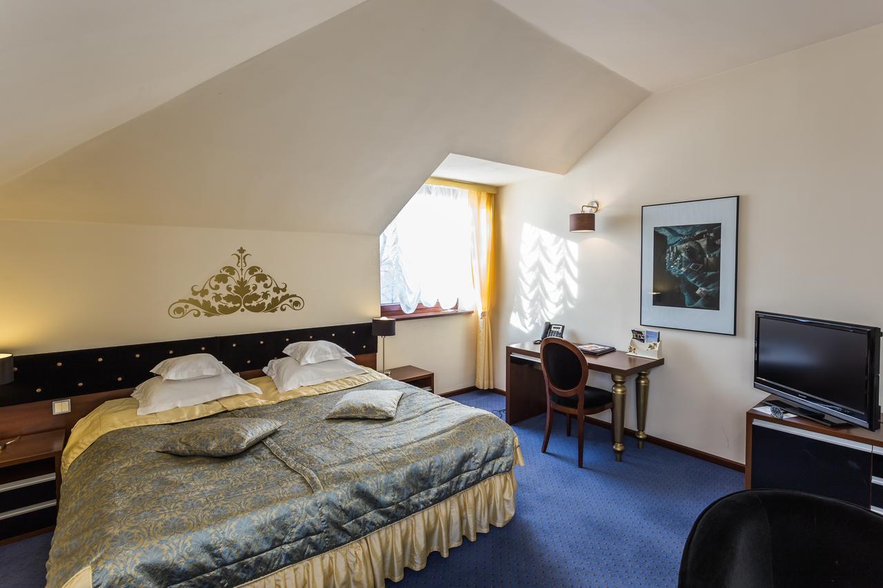 Dwor Kombornia Hotel&Spa Экстерьер фото