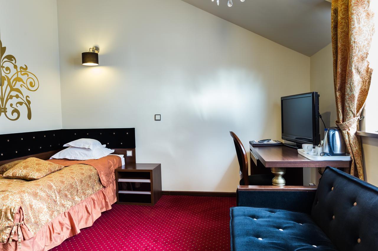 Dwor Kombornia Hotel&Spa Экстерьер фото