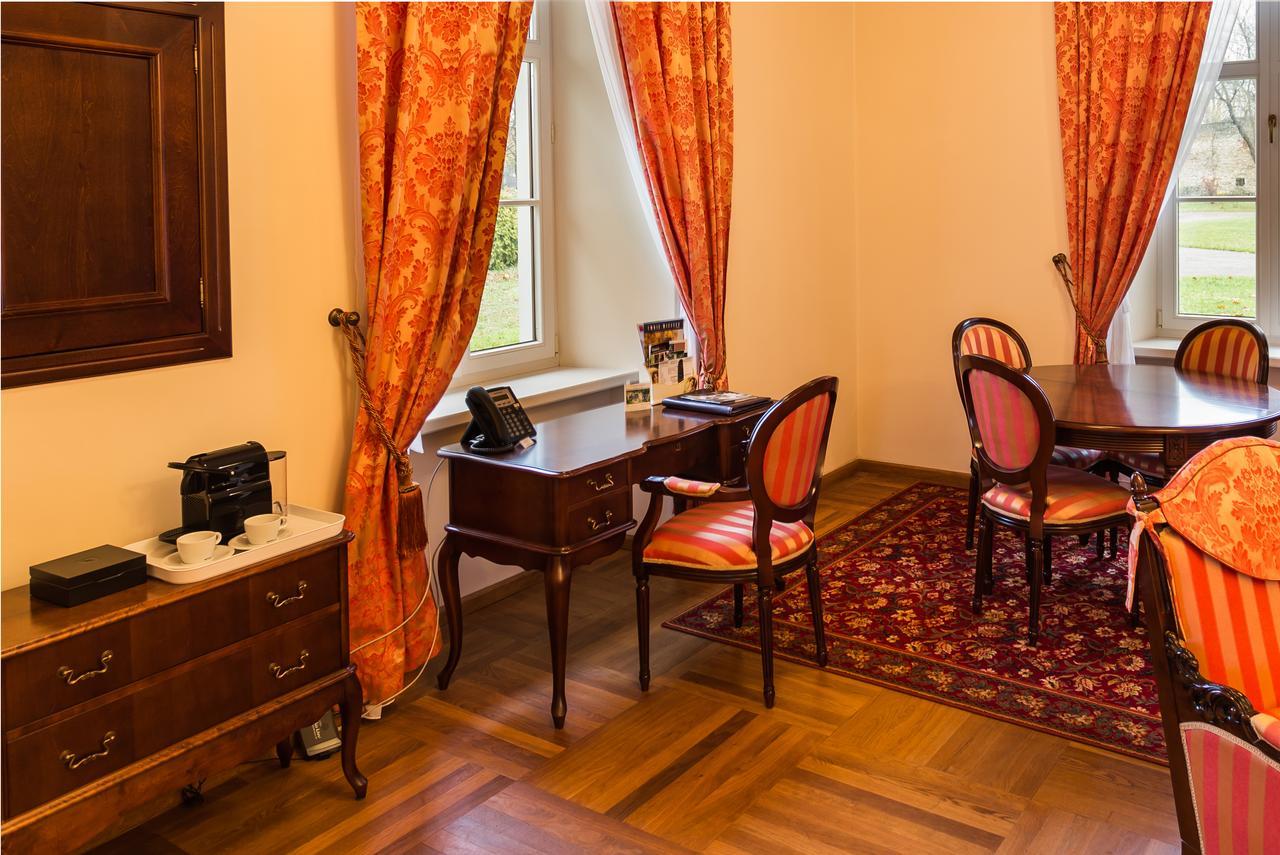 Dwor Kombornia Hotel&Spa Экстерьер фото