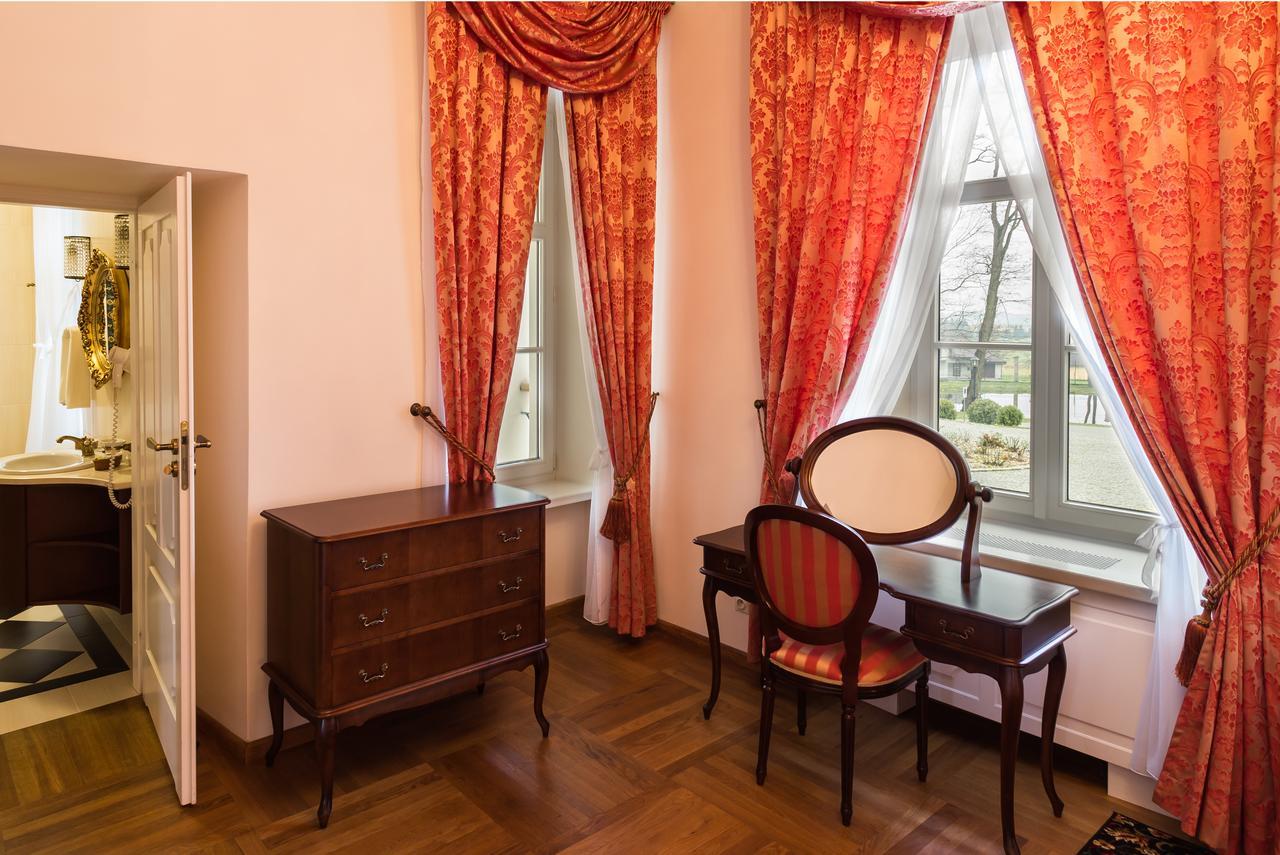 Dwor Kombornia Hotel&Spa Экстерьер фото