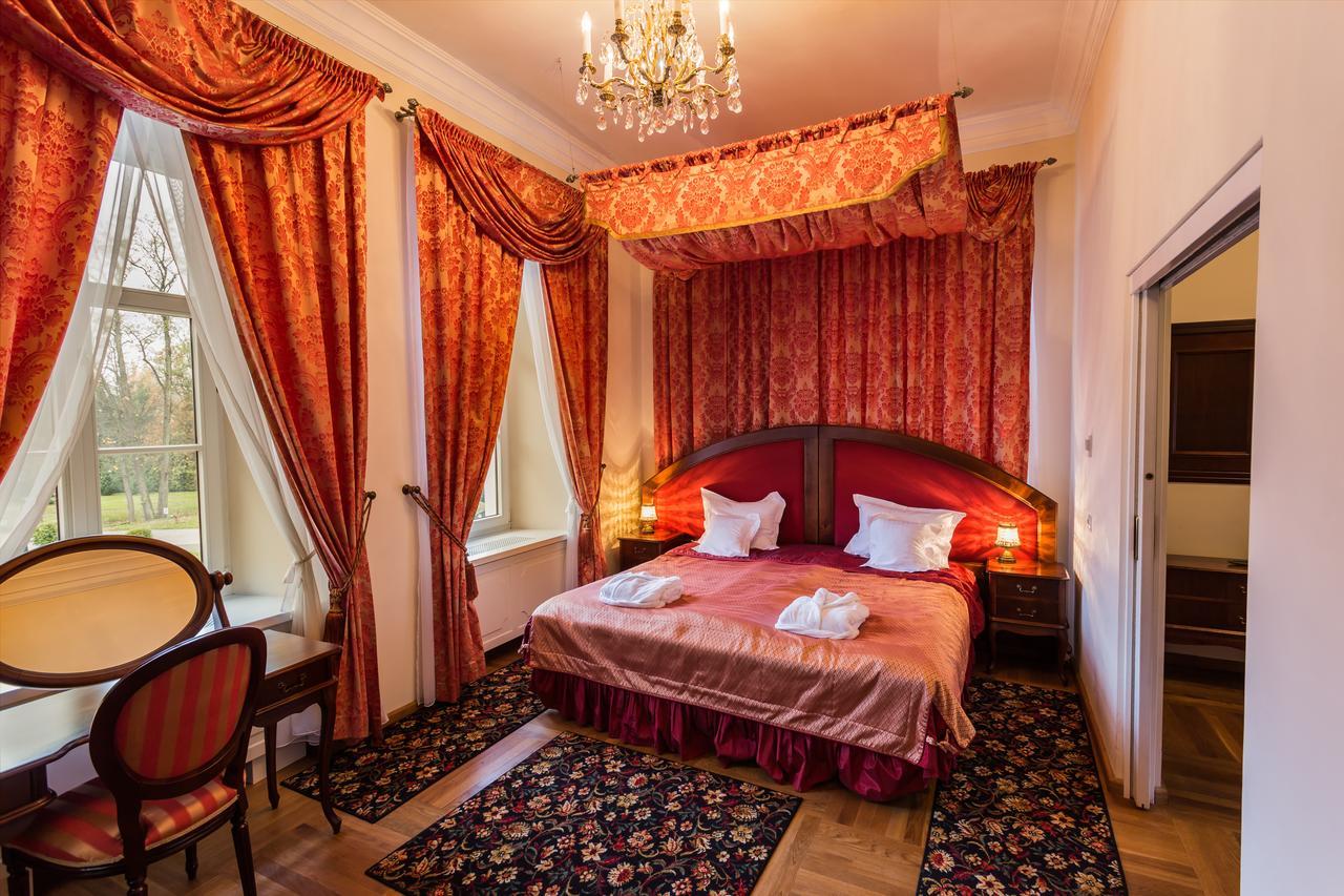Dwor Kombornia Hotel&Spa Экстерьер фото