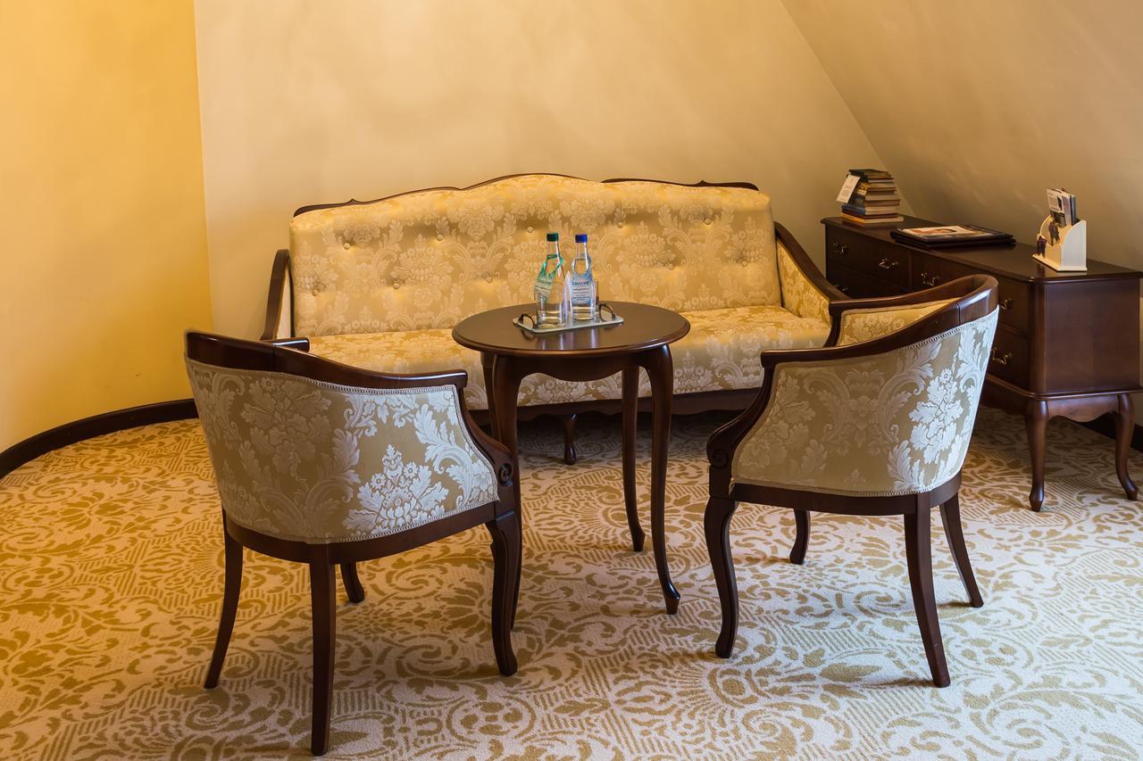 Dwor Kombornia Hotel&Spa Экстерьер фото