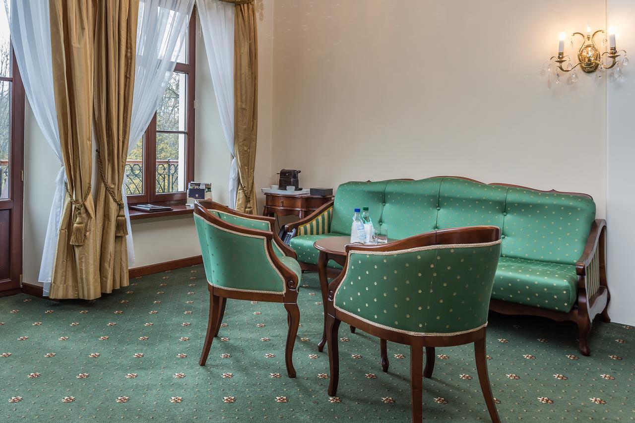 Dwor Kombornia Hotel&Spa Экстерьер фото