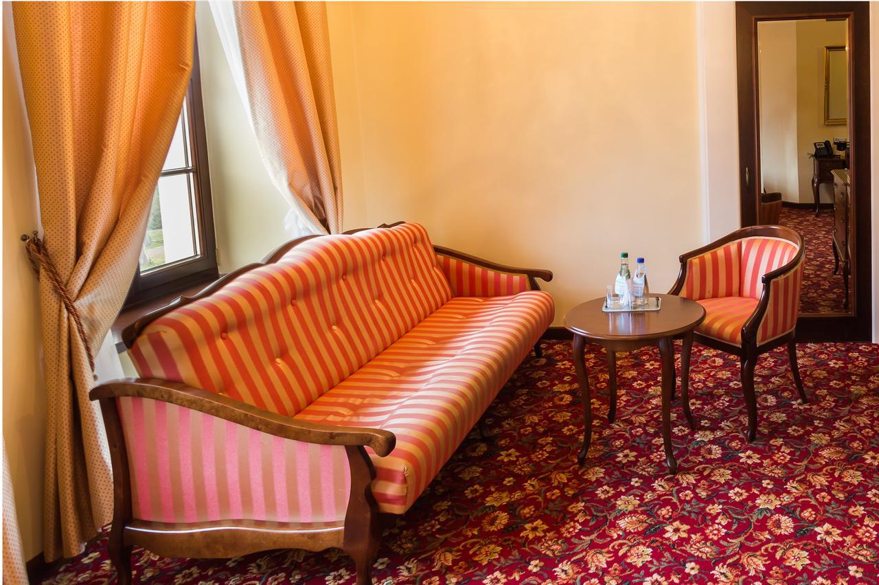 Dwor Kombornia Hotel&Spa Экстерьер фото