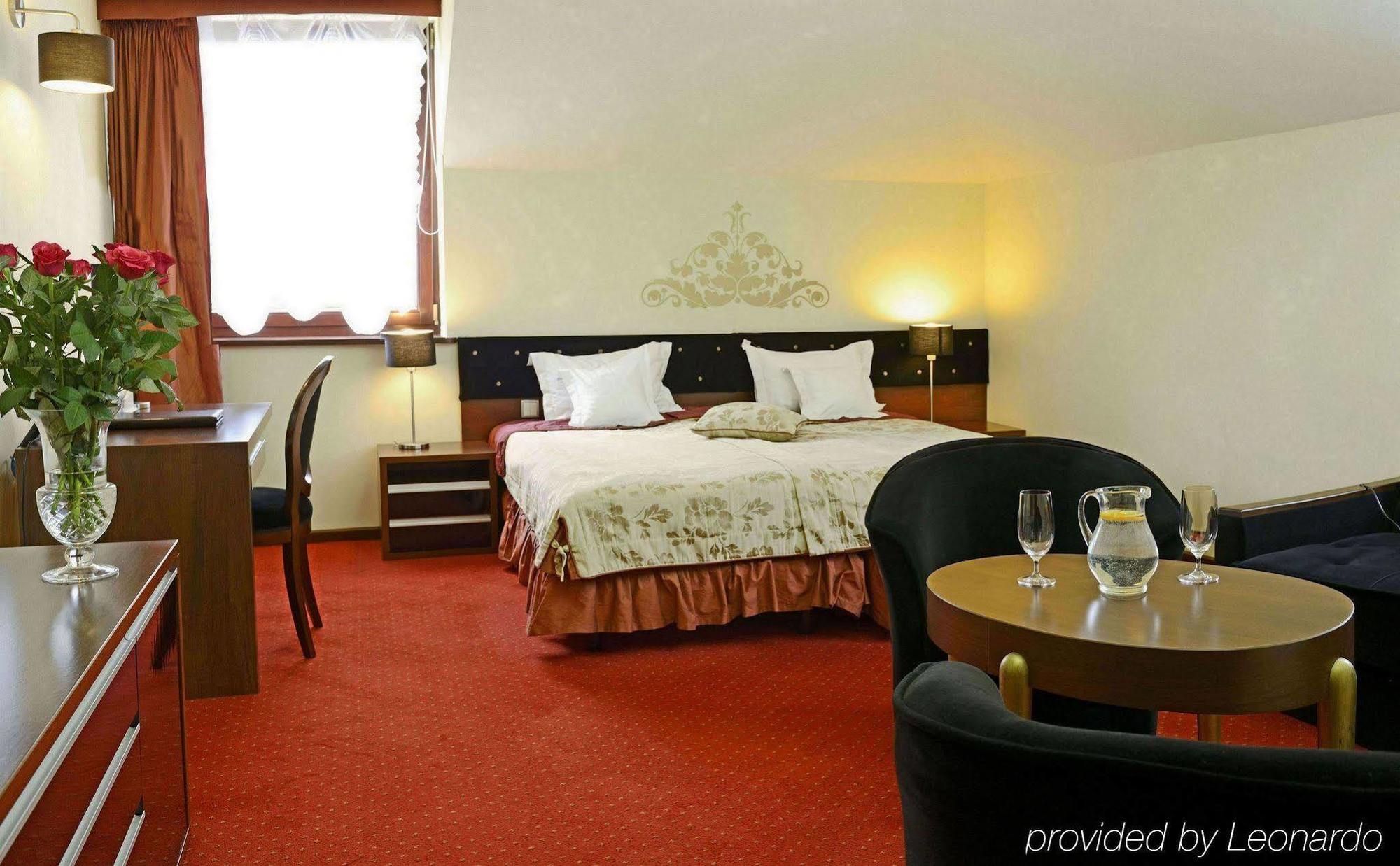 Dwor Kombornia Hotel&Spa Экстерьер фото