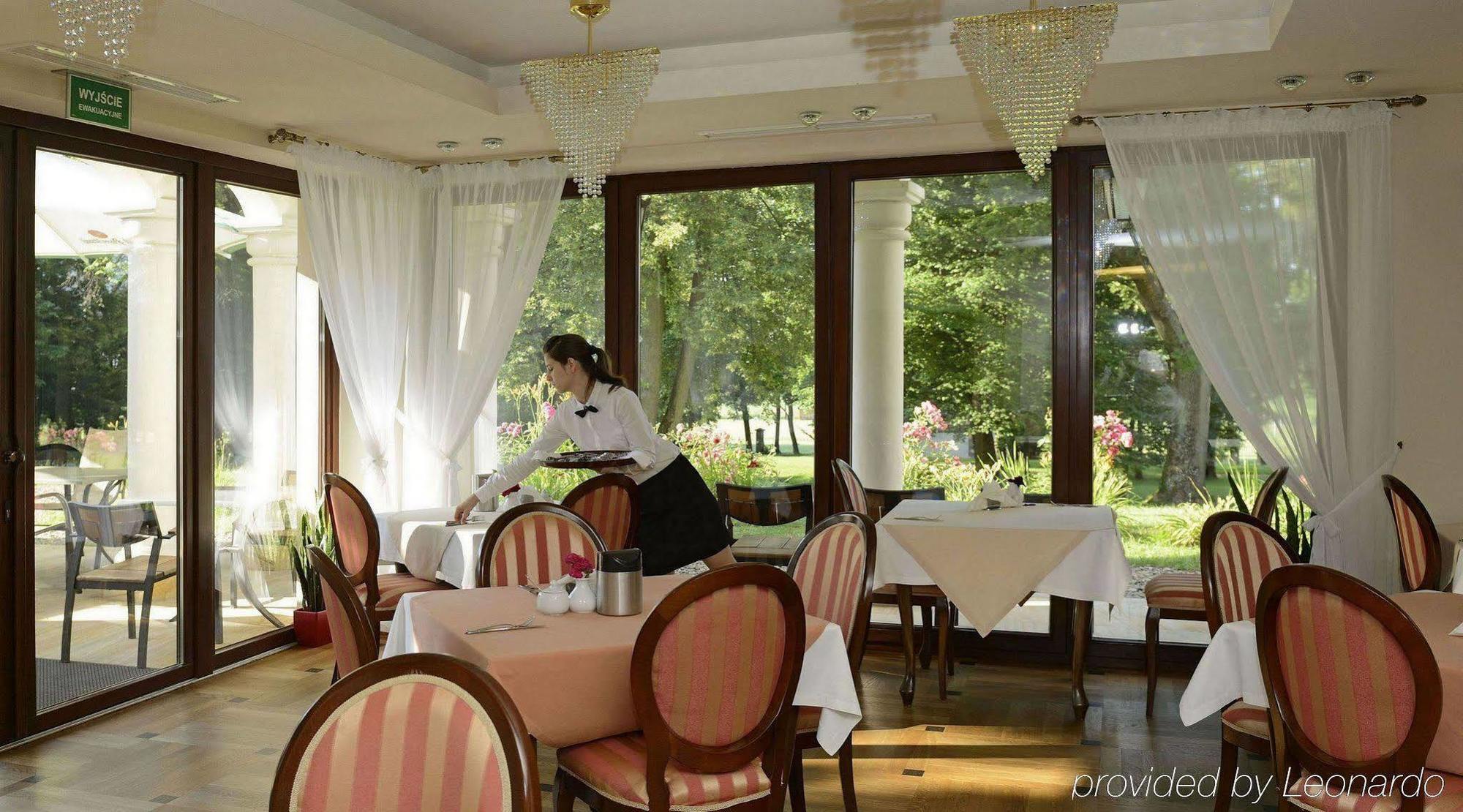Dwor Kombornia Hotel&Spa Экстерьер фото