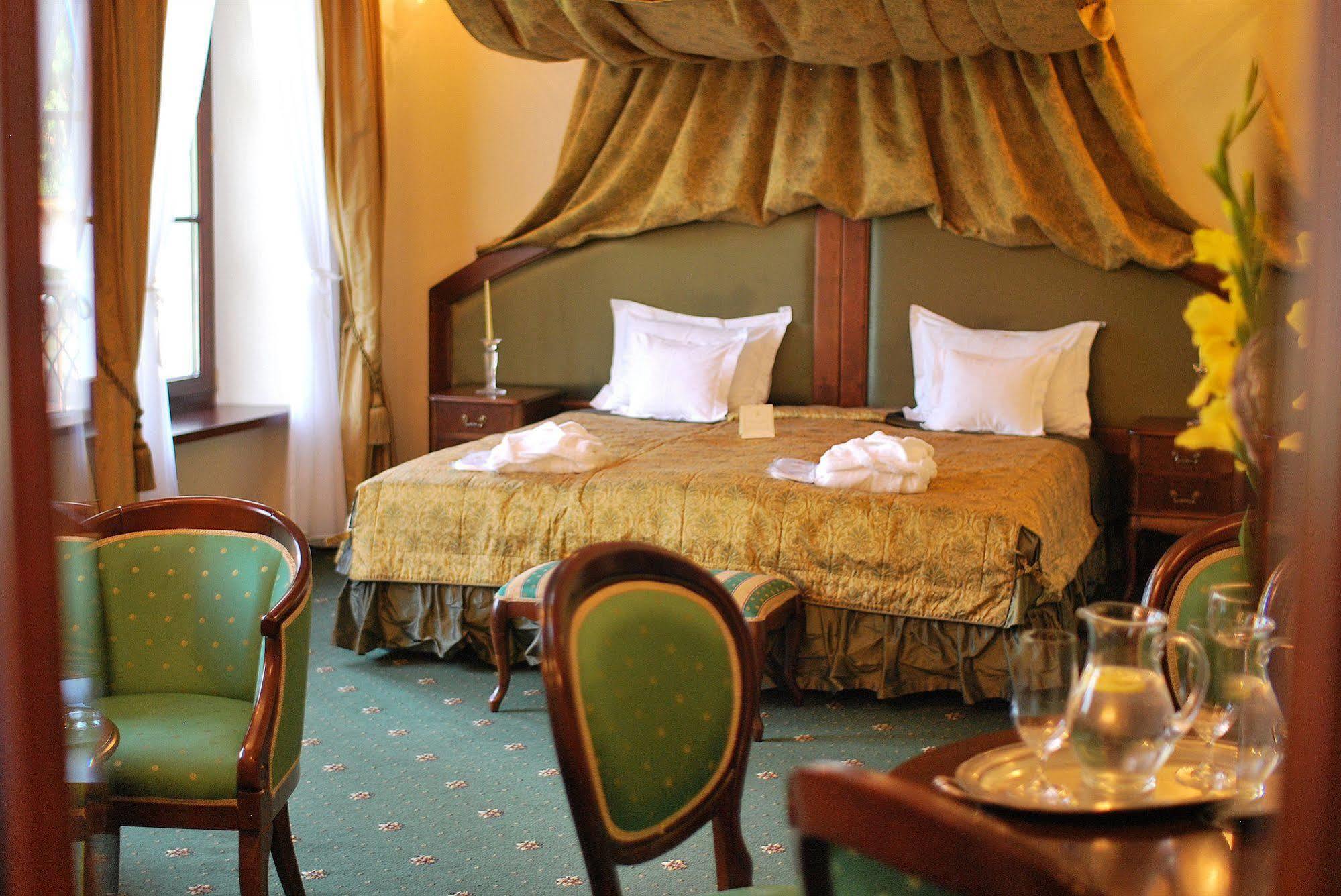 Dwor Kombornia Hotel&Spa Экстерьер фото