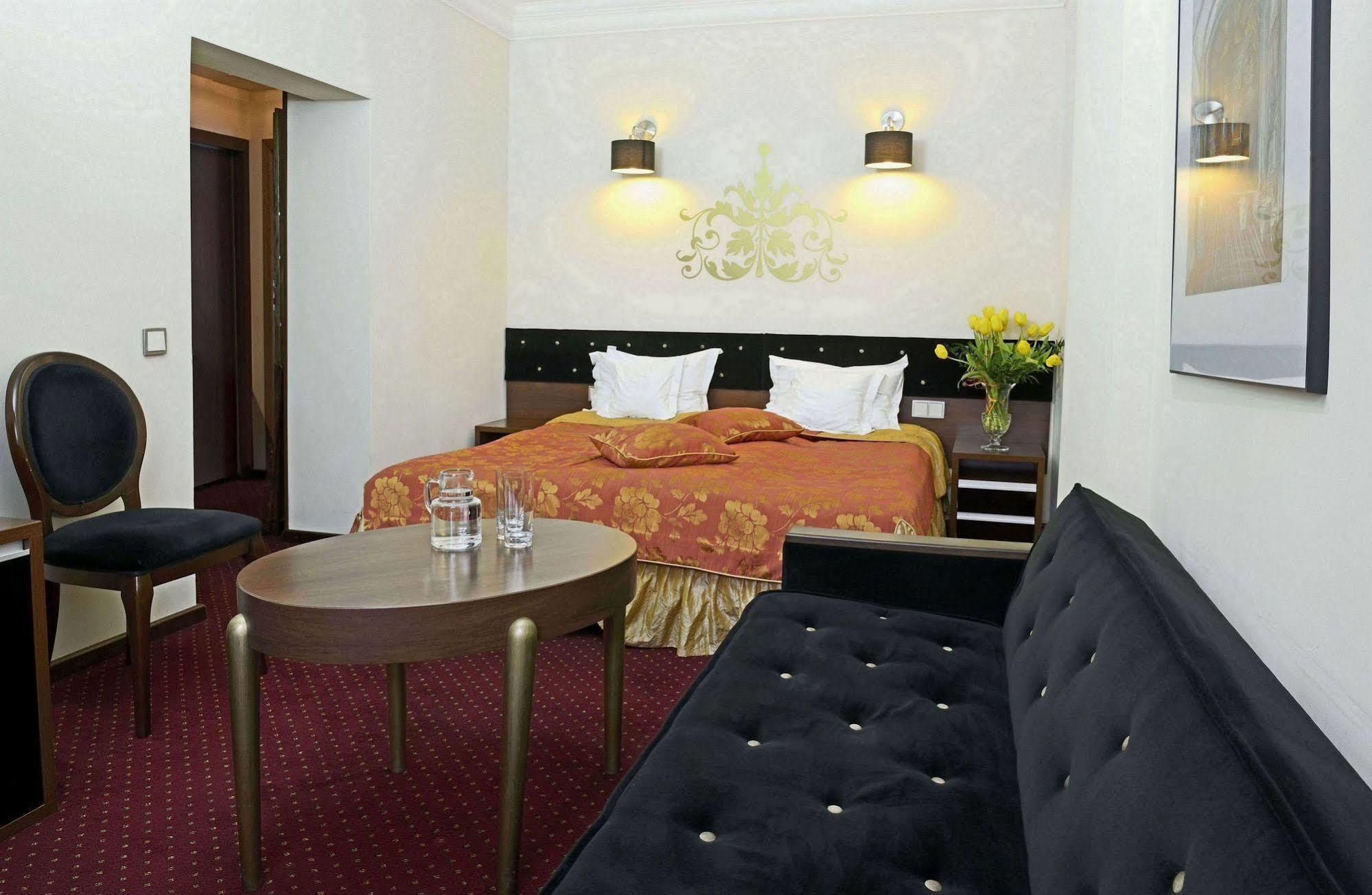 Dwor Kombornia Hotel&Spa Экстерьер фото
